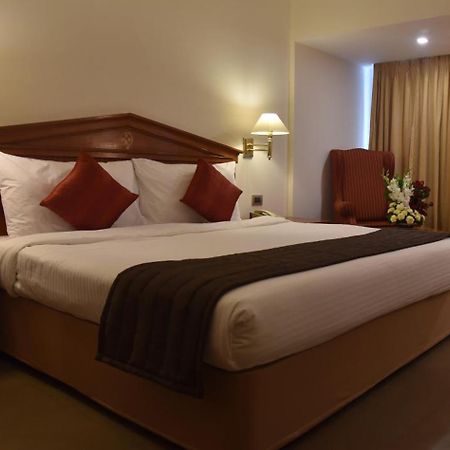 Hotel Sagar Plaza City Centre Pune Exterior photo