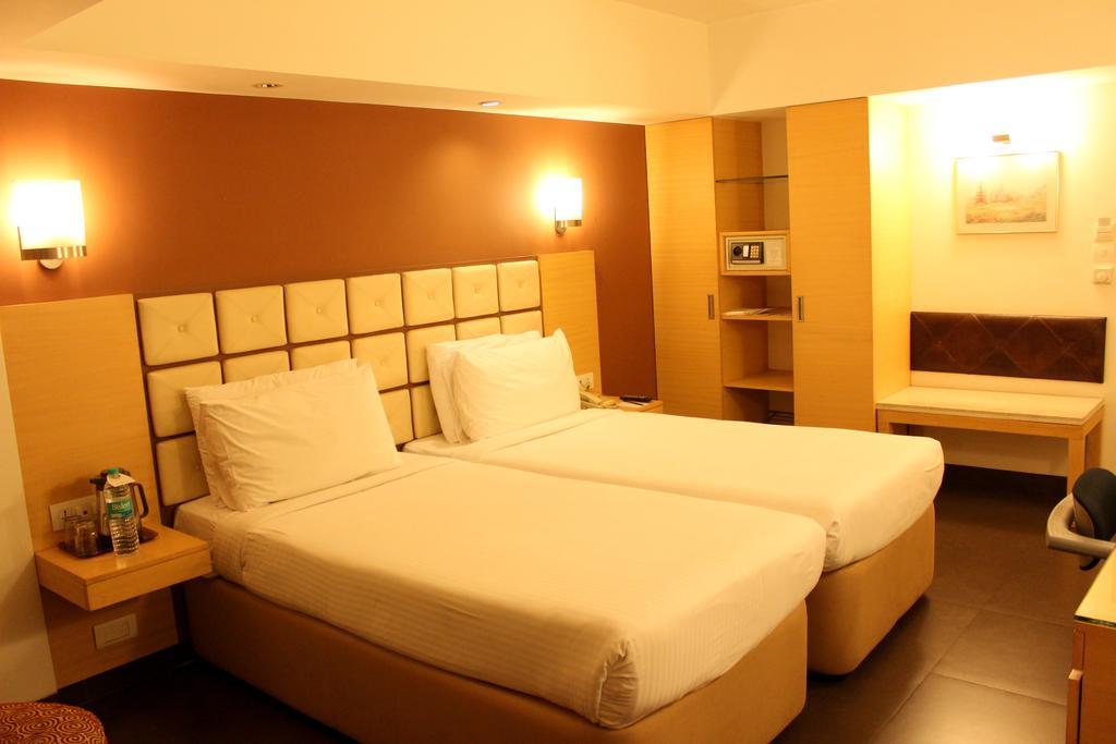 Hotel Sagar Plaza City Centre Pune Exterior photo